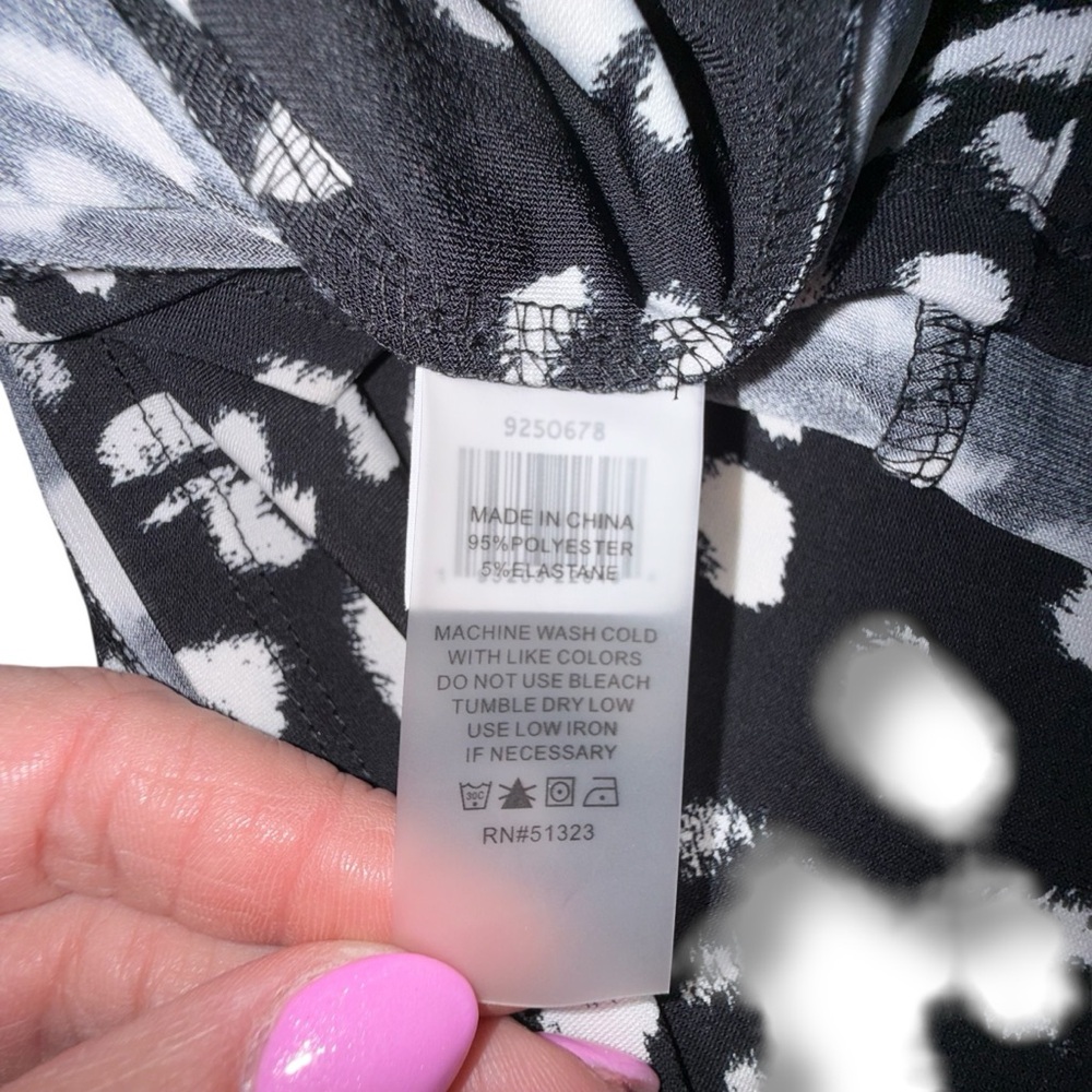 VINCE CAMUTO Abstract Animal Print High-Collar Keyhole Blouse - Rick Black 1X - Picture 9 of 13